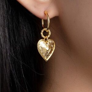 Heart hoop earrings in gold #440